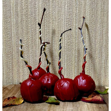 Decorative candles made of 100% pure beeswax "Ripe Apples"