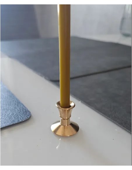 Kirchenkerzenhalter für eine dünne Kerze (Ø 0,8 cm).