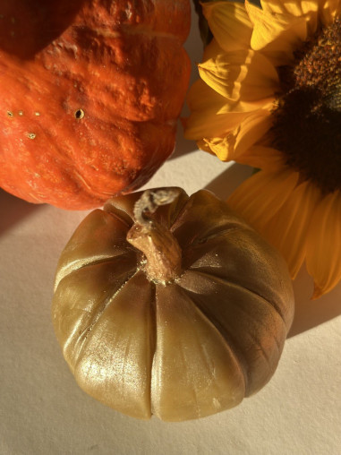 Pumpkin candles to create an unusual atmosphere...