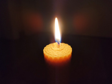 Hand-rolled Beeswax candle 21 cm high and 3.2...