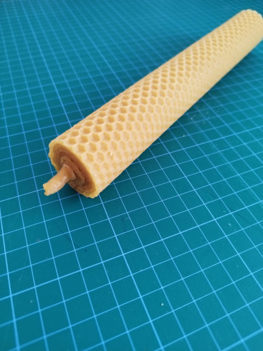 Hand-rolled Beeswax candle 21 cm high and 3.2...