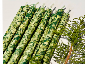 Candele verdi sottili con basilico, candele alle erbe....