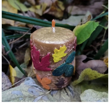 Decorative candle made of pure beeswax. The name of the candle is "Fallen Leaves".