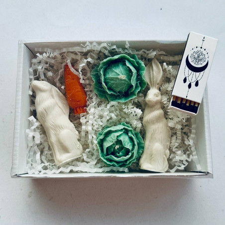 Dekoratives Set aus Bienenwachskerzen „Kaninchen mit Kohl und Karotten“