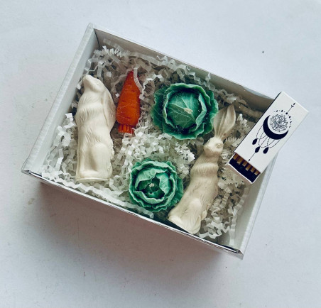 Dekoratives Set aus Bienenwachskerzen „Kaninchen mit Kohl und Karotten“