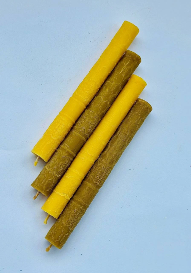 Kościelna świeca z tłoczonym wzorem (17,5 cm)....