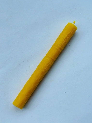 Bougie à motif d'église (17,5 cm). Fabriqué en...