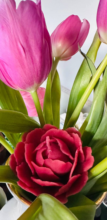 Set aus drei dekorativen Kerzen in Form einer Pfingstrosenblume